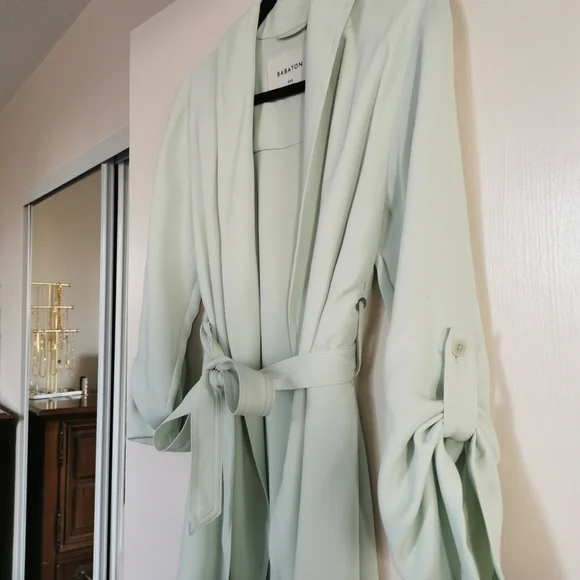 Babaton Mid Kahlo Robe - Picture 7 of 8